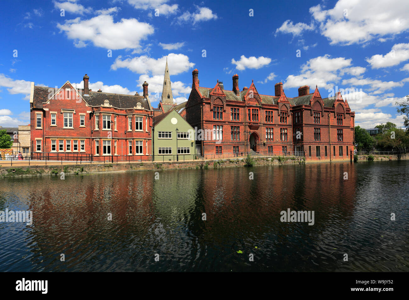 Bedford embankment High Resolution Stock Photography and Images - Alamy