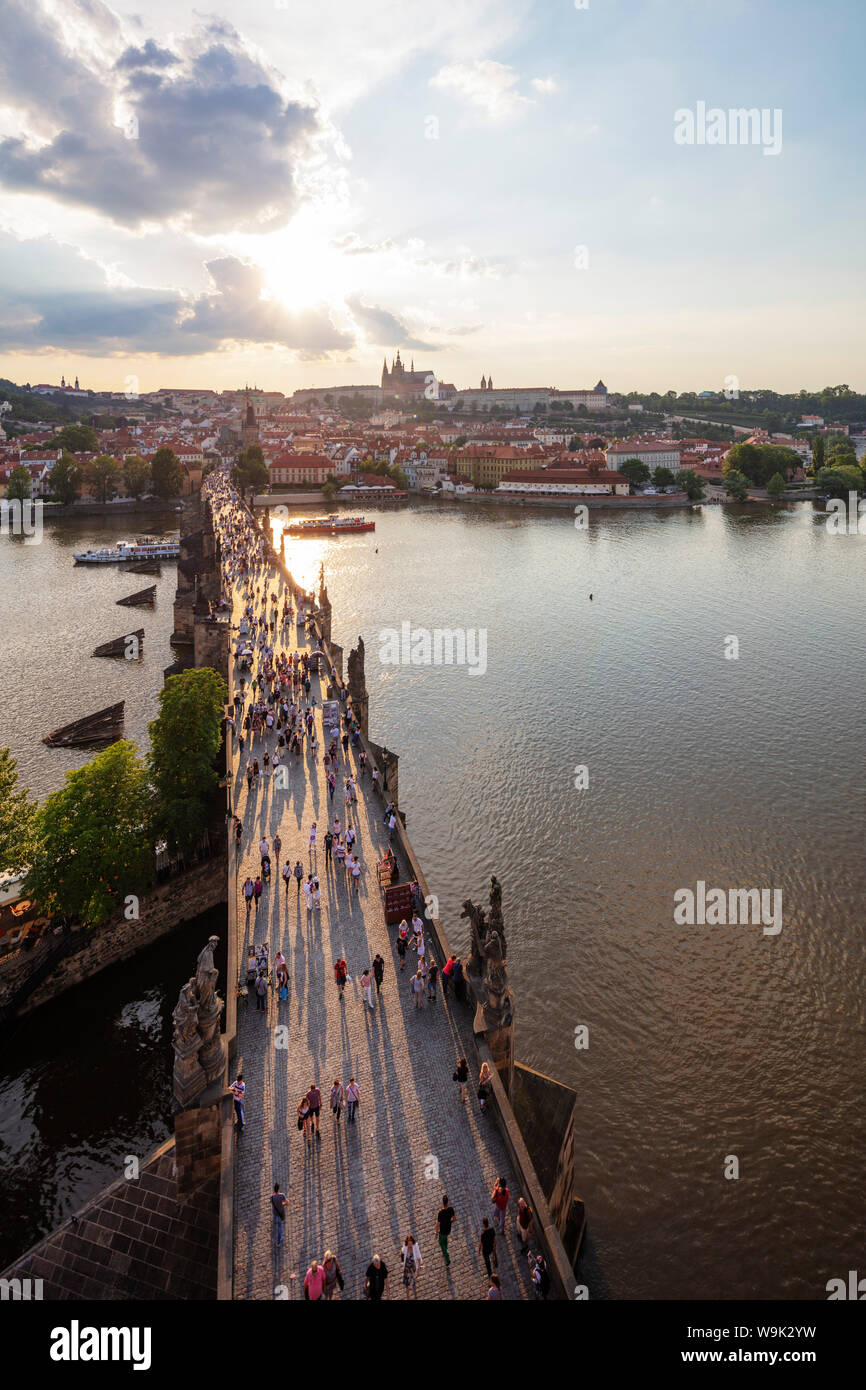 Charles Bridge, Prague Castle and St. Vitus Cathedral, Prague, UNESCO World Heritage Site, Bohemia, Czech Republic, Europe Stock Photo