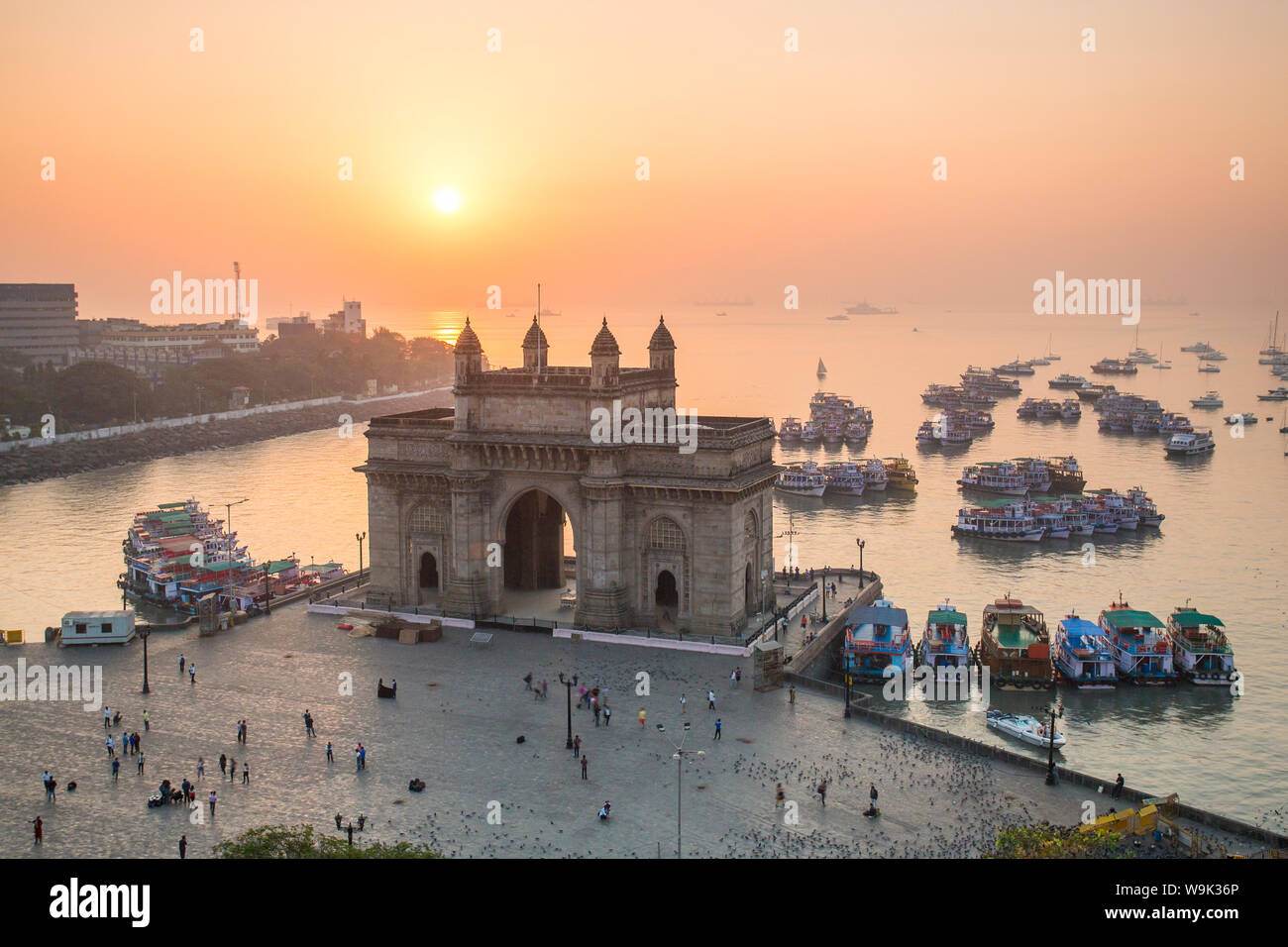 The Gateway of India, monument commemorating the landing of King George V and Queen Mary in 1911, Mumbai, Maharashtra, India, Asia Stock Photo