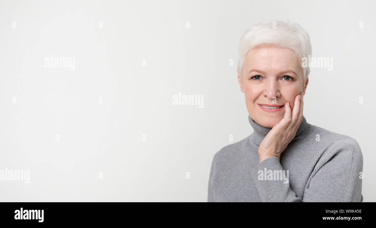 Pretty senior woman beauty smiling hi-res stock photography and images ...