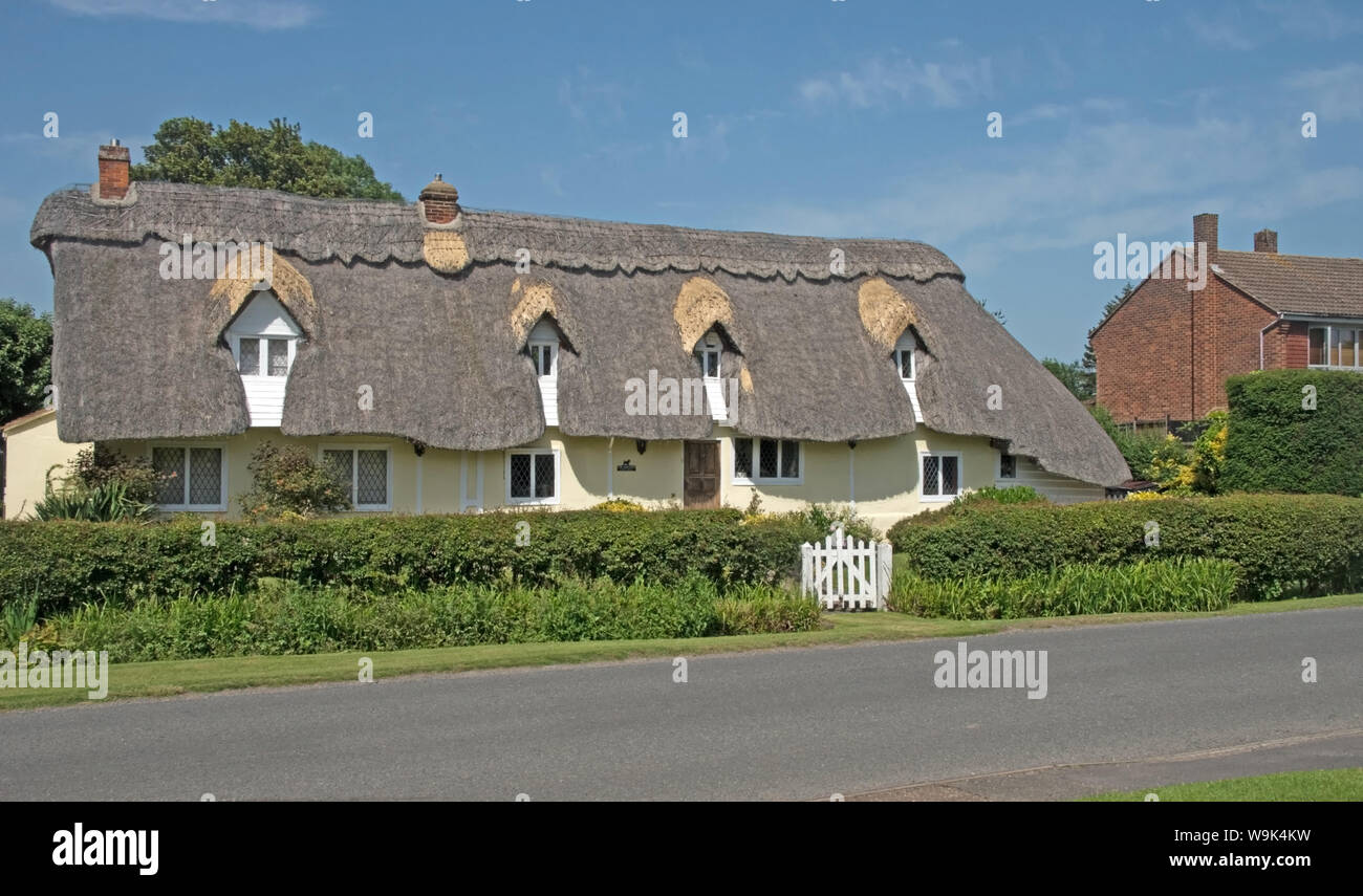 Hatfield Broad Oak Essex Thatch Cottage Stock Photo Alamy