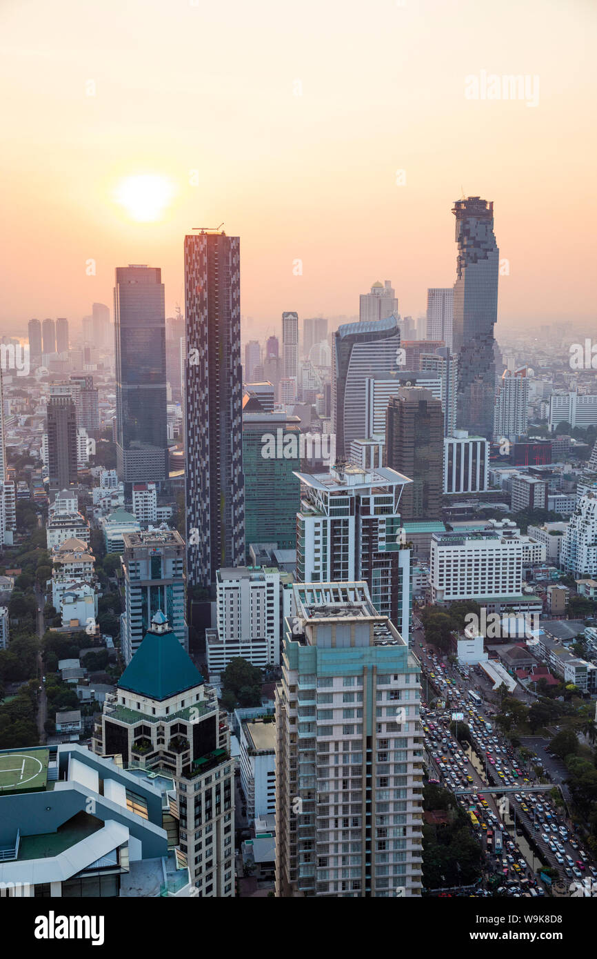 Bangkok business district at sunset hi-res stock photography and images ...
