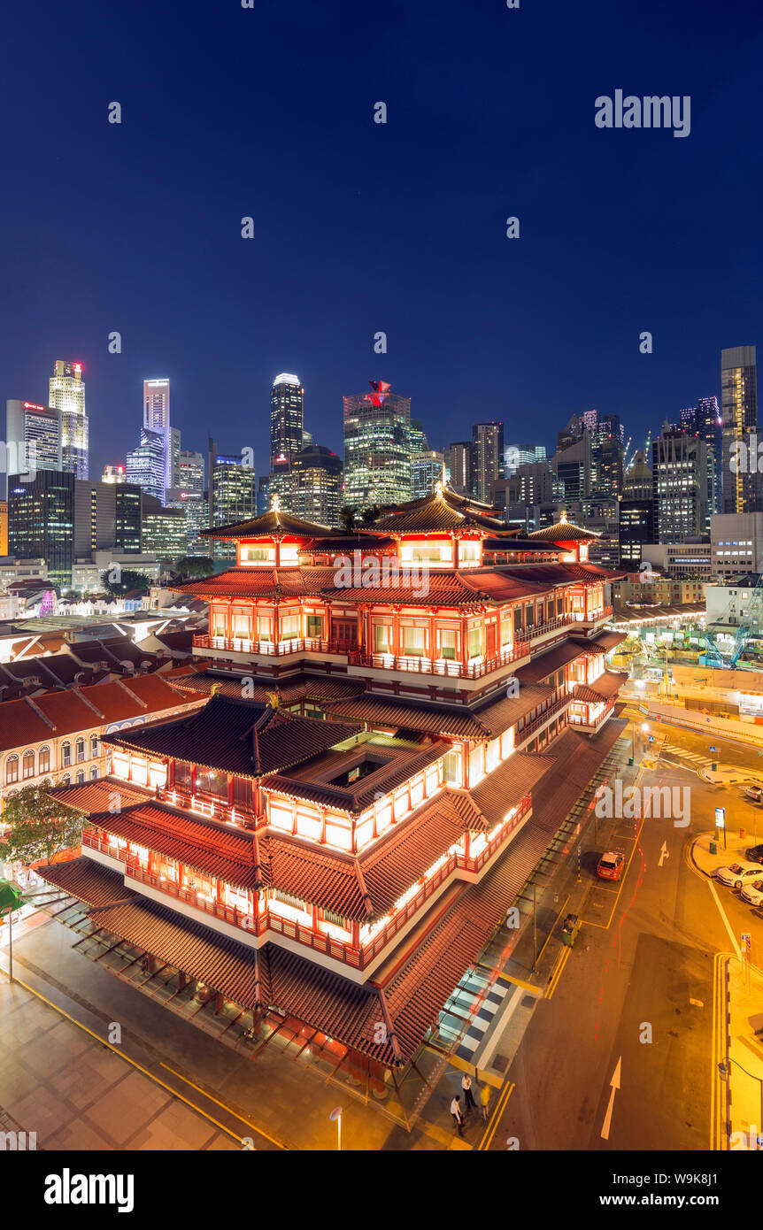 Buddha Tooth Relic temple with city backdrop, Chinatown, Singapore, Southeast Asia, Asia Stock Photo