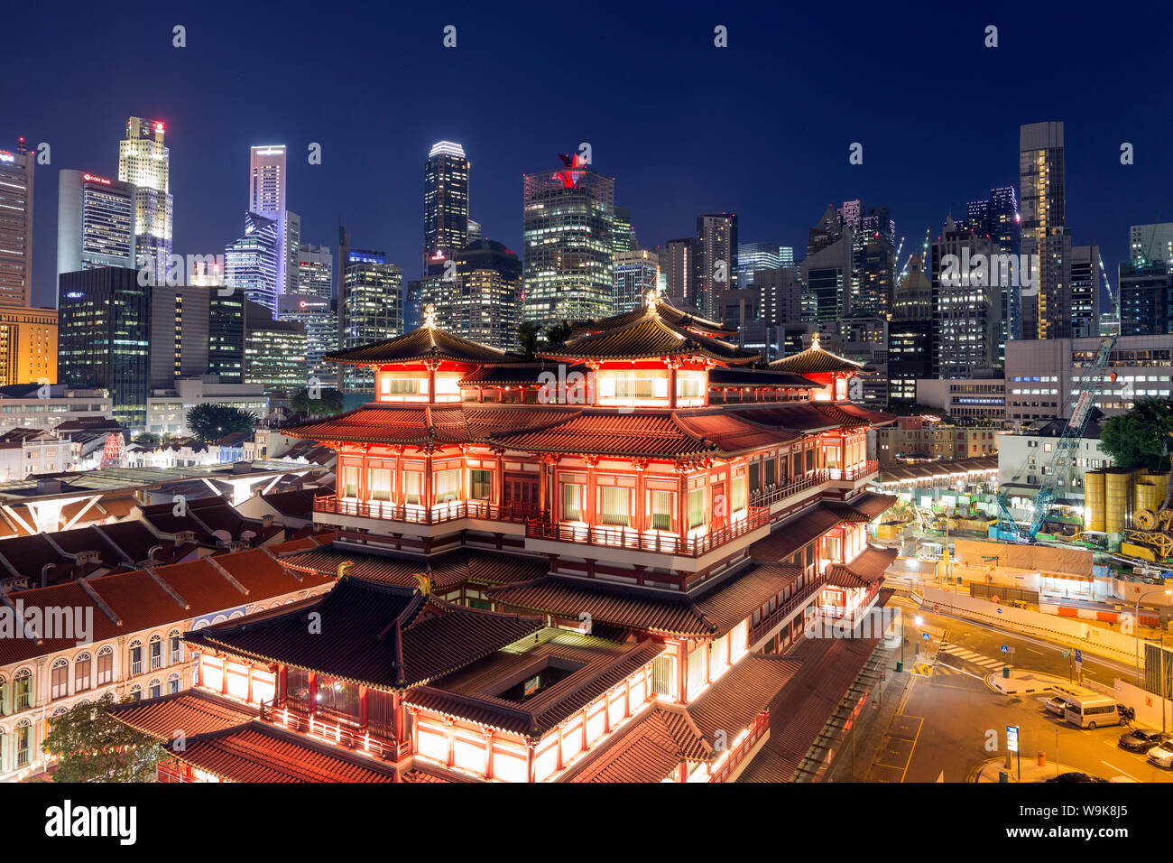 Buddha Tooth Relic temple with city backdrop, Chinatown, Singapore, Southeast Asia, Asia Stock Photo