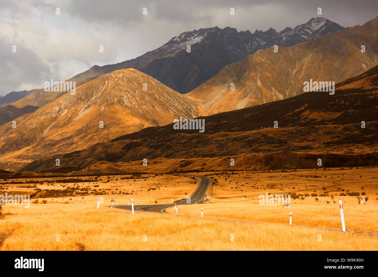 Mount Cook road and Ben Ohau Range, Canterbury, South Island, New Zealand, Pacific Stock Photo