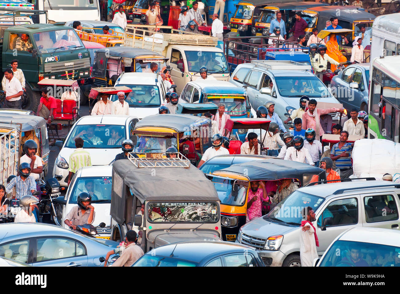 Traffic congestion and street life in the city of Jaipur, Rajasthan, India, Asia Stock Photo