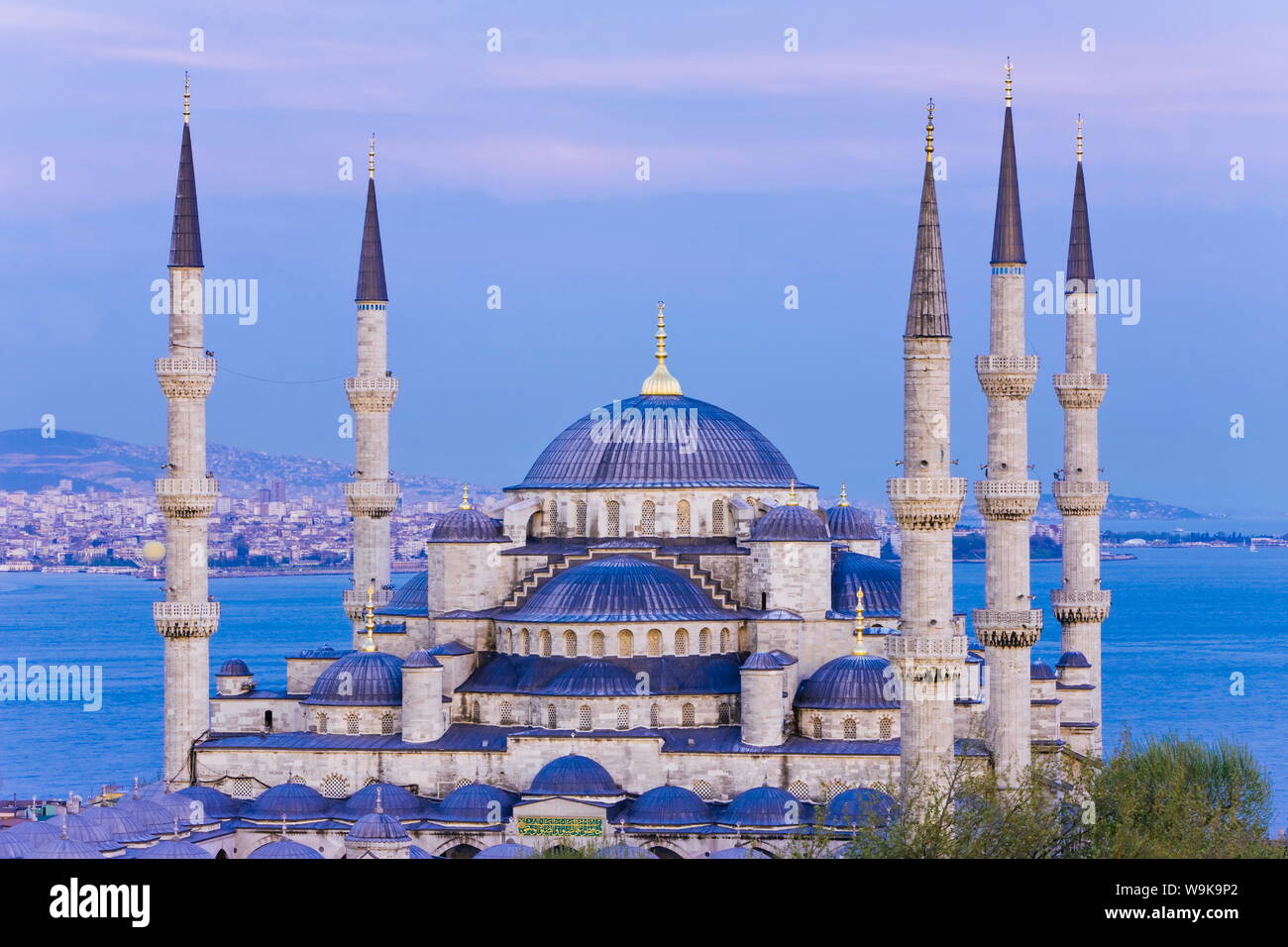 Elevated view of the Blue Mosque (Sultan Ahmet Camii), UNESCO, in Sultanahmet at dusk, overlooking the Bosphorus, Istanbul, Turkey Stock Photo