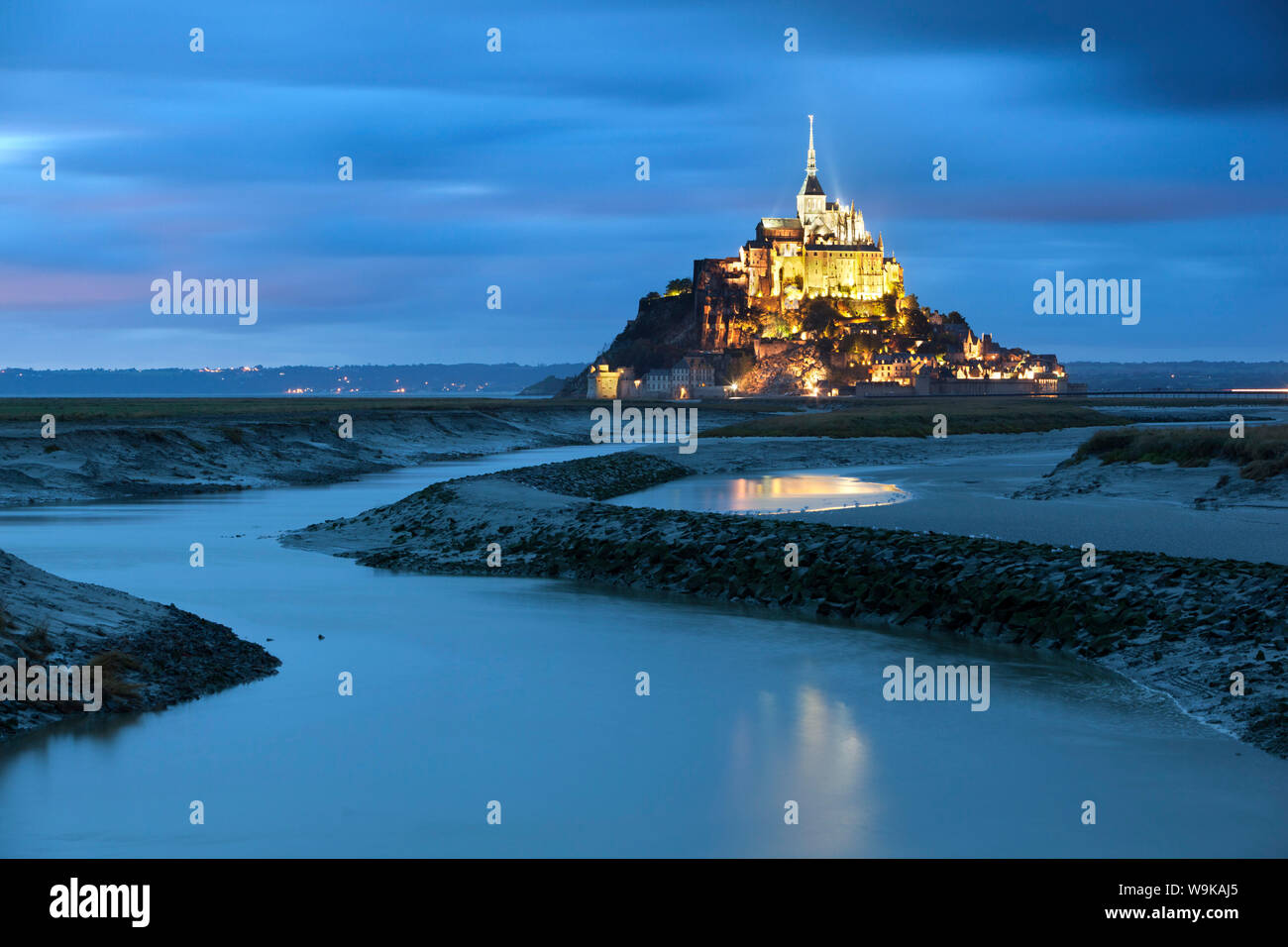 View along Couesnon to the Mont Saint-Michel from the Barrage at dusk, Mont Saint-Michel, UNESCO World Heritage Site, Normandy, France, Europe Stock Photo