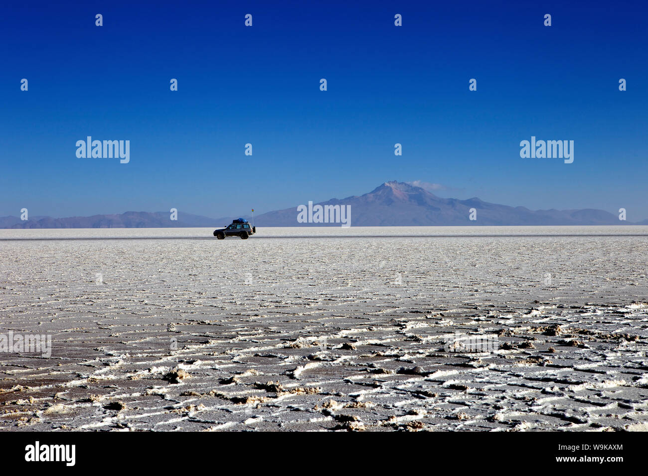 A 4x4 on Salar de Uyuni, the largest salt flat in the world, South West Bolivia, Bolivia, South America Stock Photo