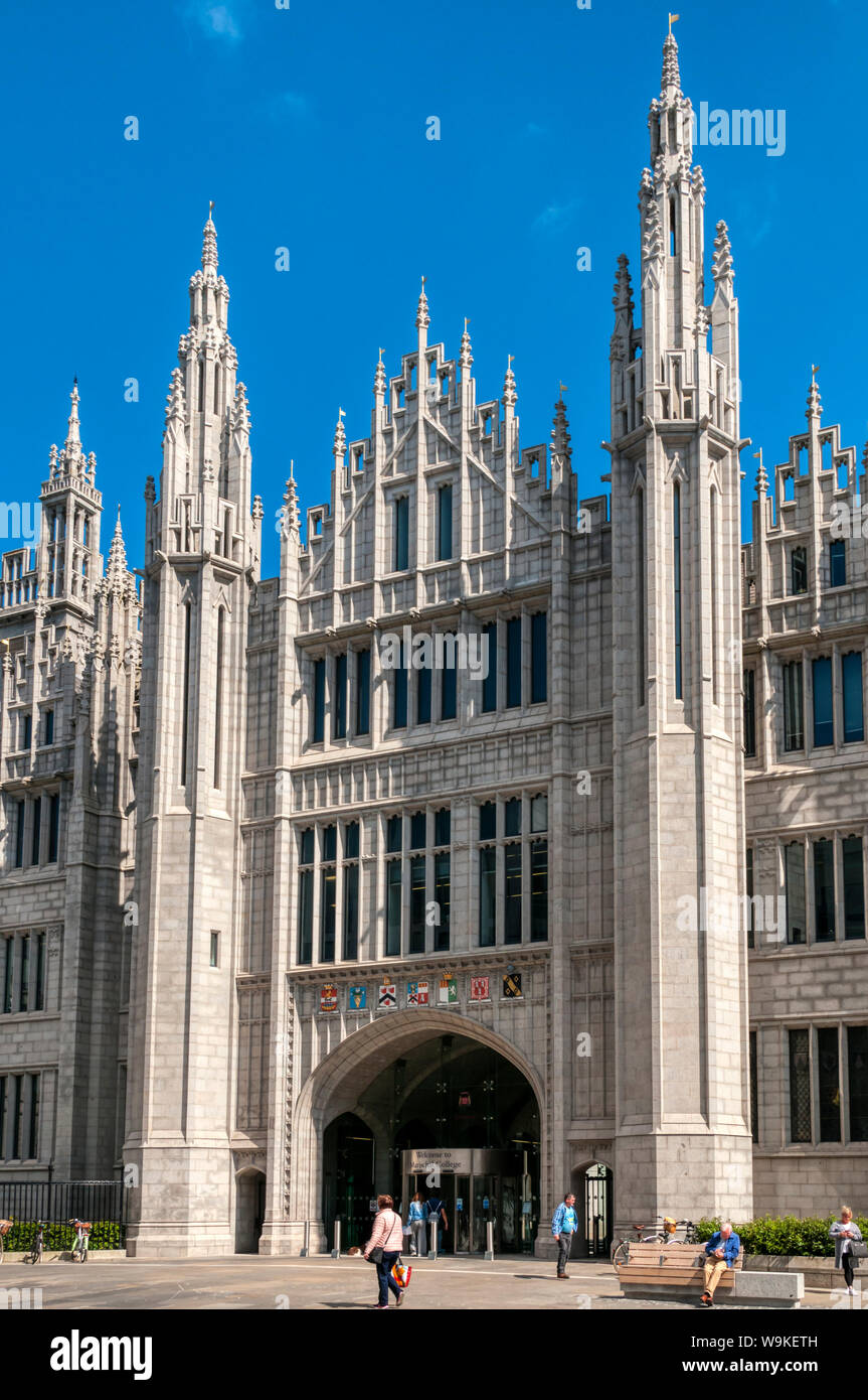 The large granite building of Marischal College was built for the University of Aberdeen but is currently leased to Aberdeen City Council as their HQ. Stock Photo