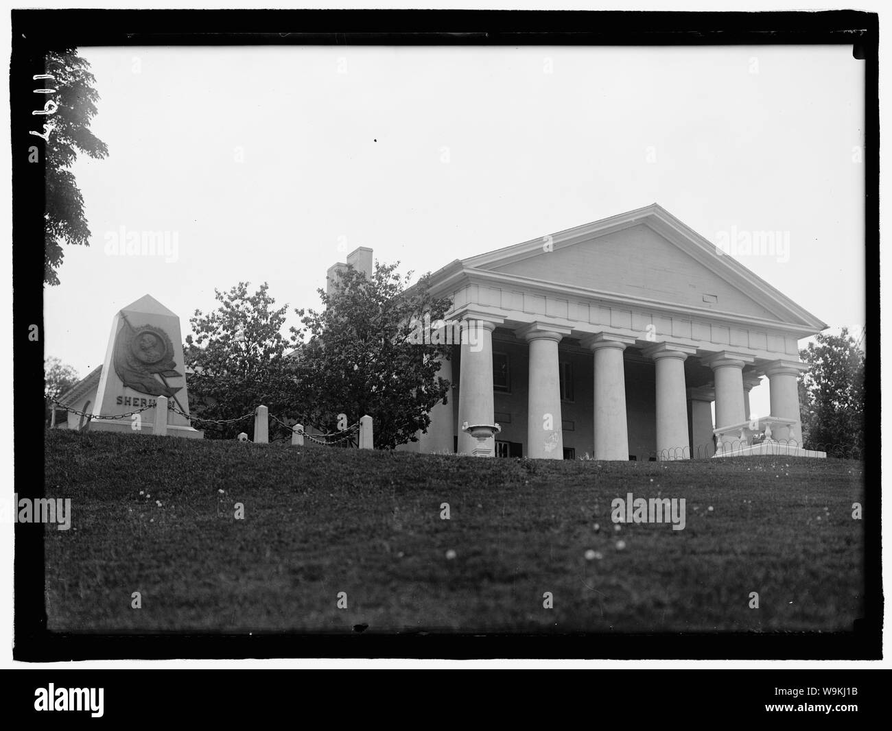 ARLINGTON MANSION. VIEW OF GROUNDS AND PORTICO Stock Photo Alamy