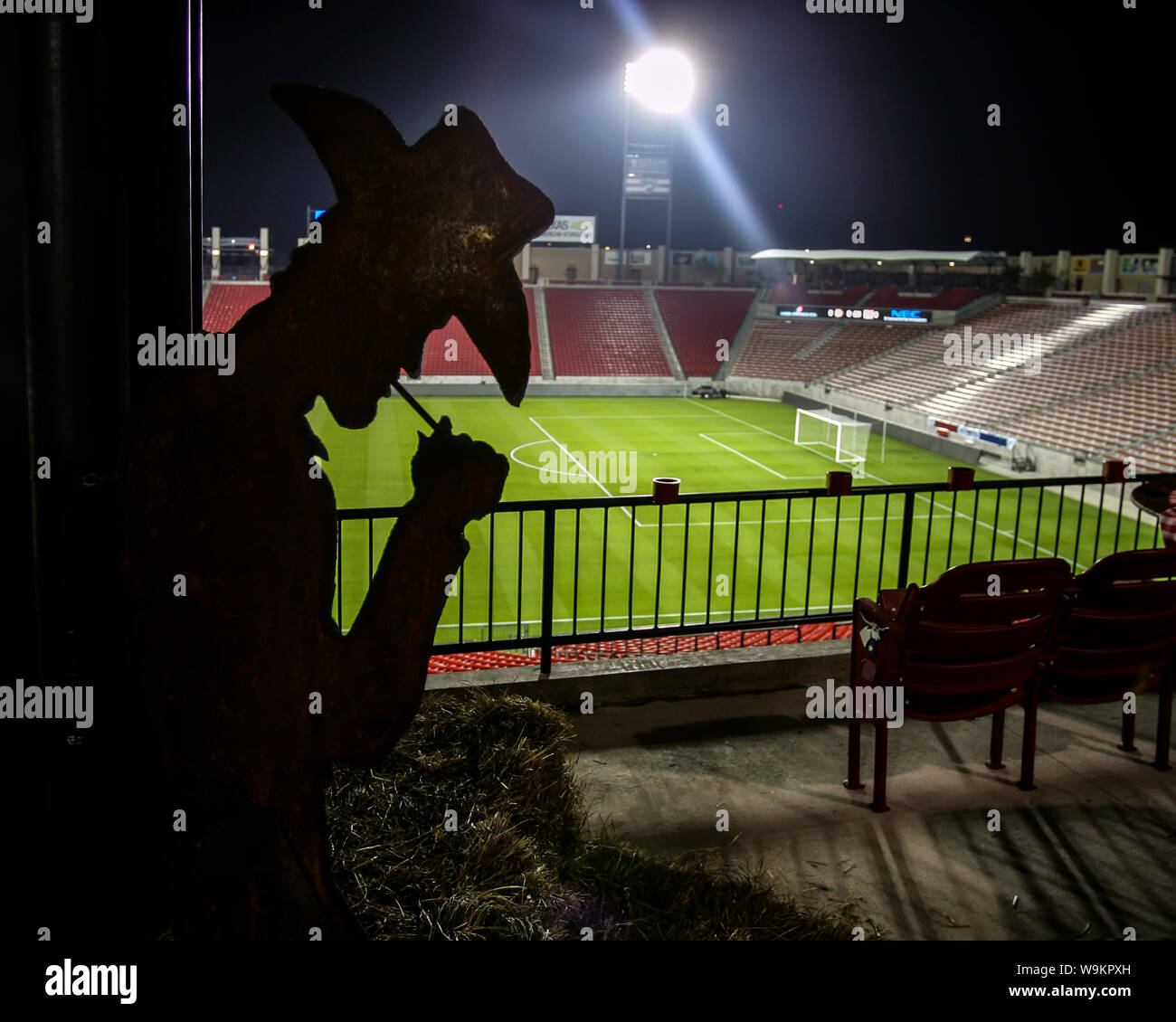 Washington, United States Of America. 25th Aug, 2021. File photo of Dallas  Cowboy running back Herschel Walker (34) prior to an NFL game at RFK  Stadium in Washington, DC on December 11