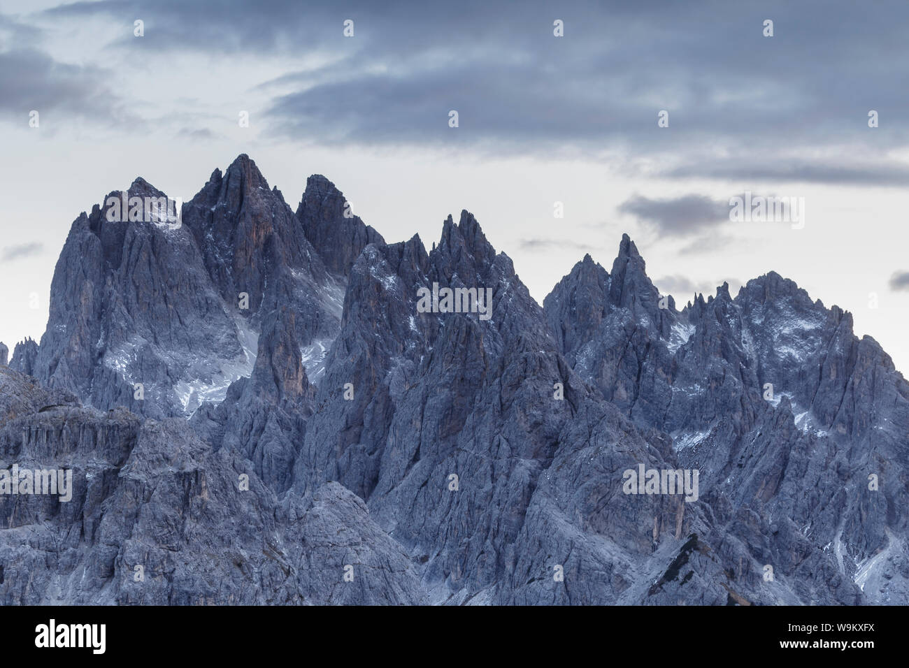 Jagged mountains hi-res stock photography and images - Alamy