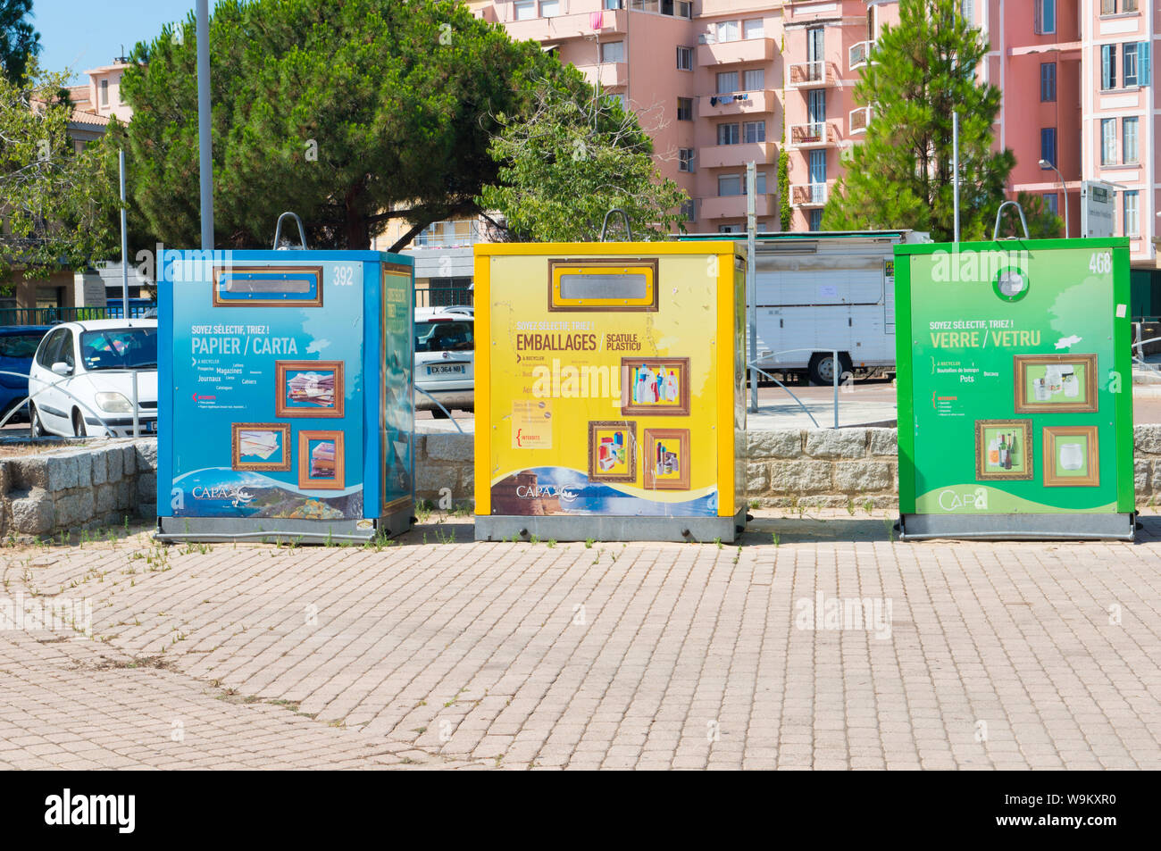 Recycling bin france hi-res stock photography and images - Page 3 - Alamy