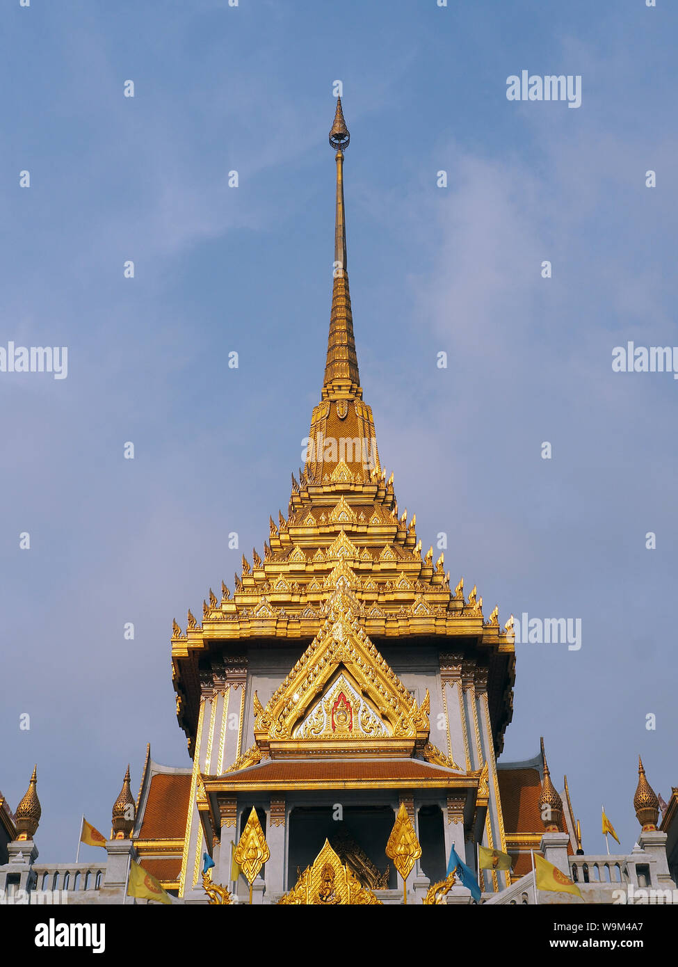 Wat traimit temple of the golden buddha hi-res stock photography and ...