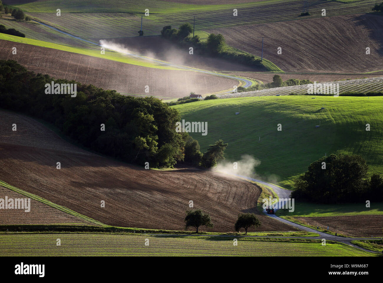 Pulling in opposite directions hi-res stock photography and images - Alamy