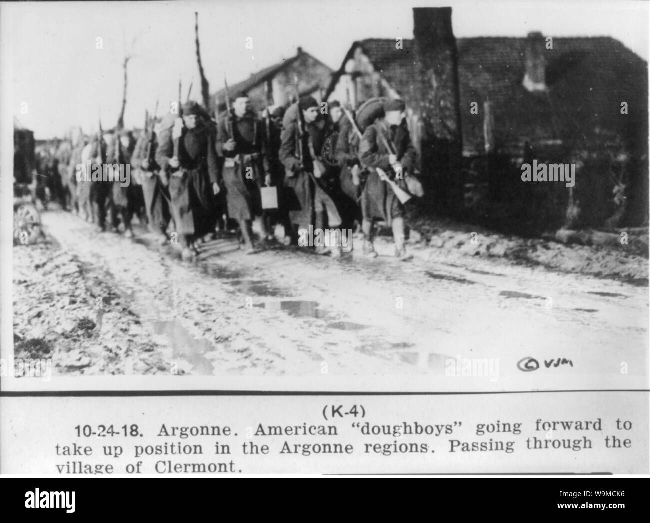 Argonne [France]. American doughboys going forward to take up position