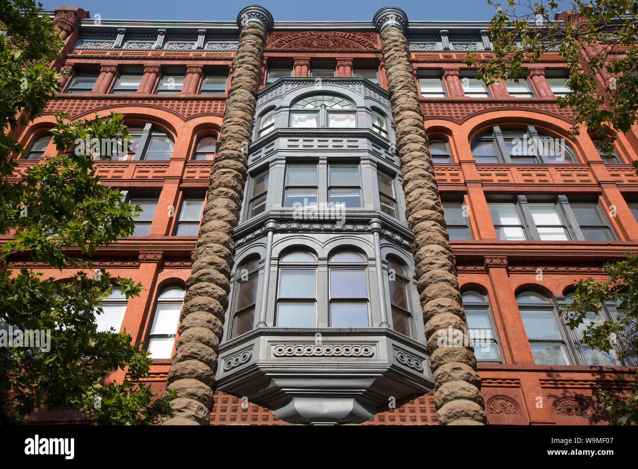 Pioneer building hi-res stock photography and images - Alamy