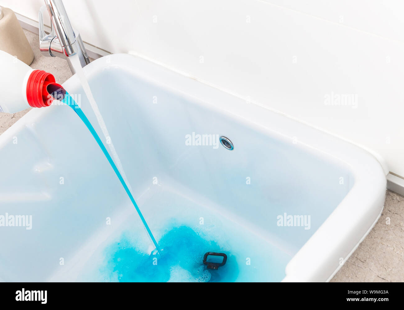 Washing clothes in sink hires stock photography and images Alamy