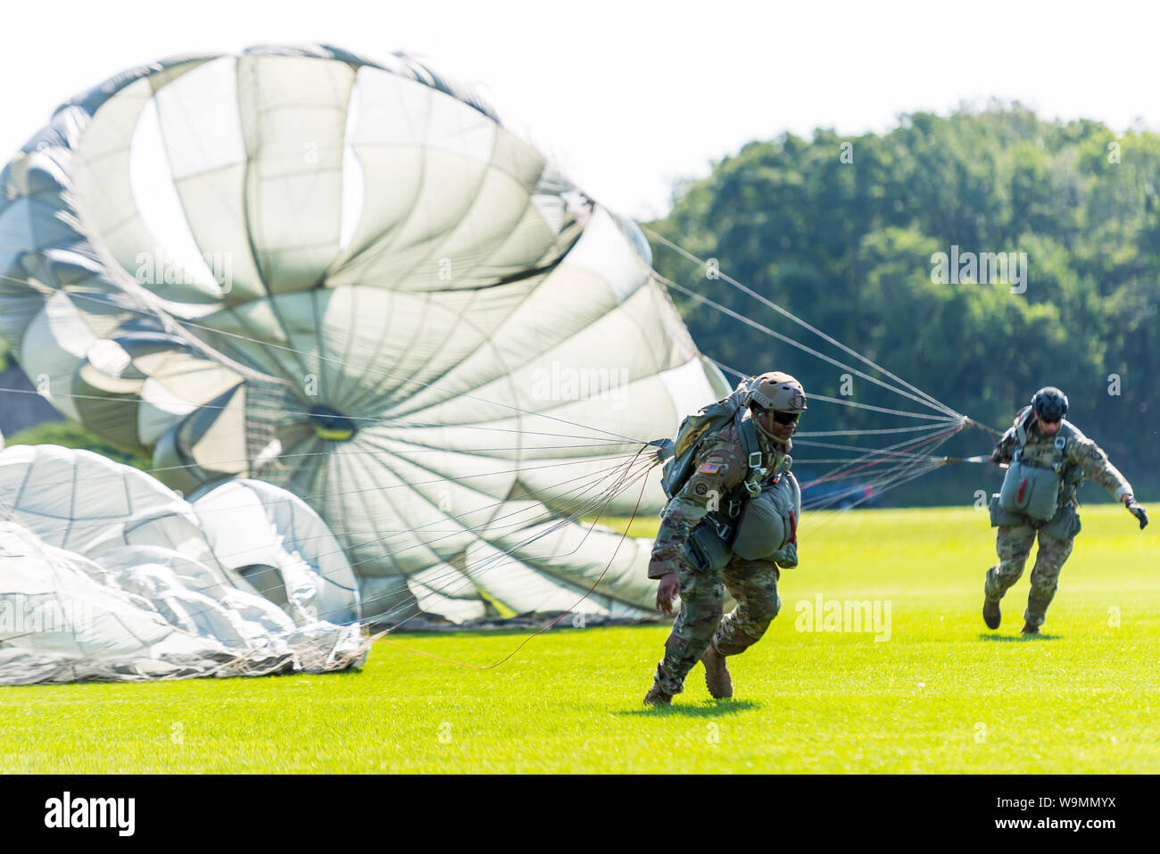 2019 Leapfest, an international static line military parachute training  event and competition, organized by the Rhode Island National Guard Stock  Photo - Alamy
