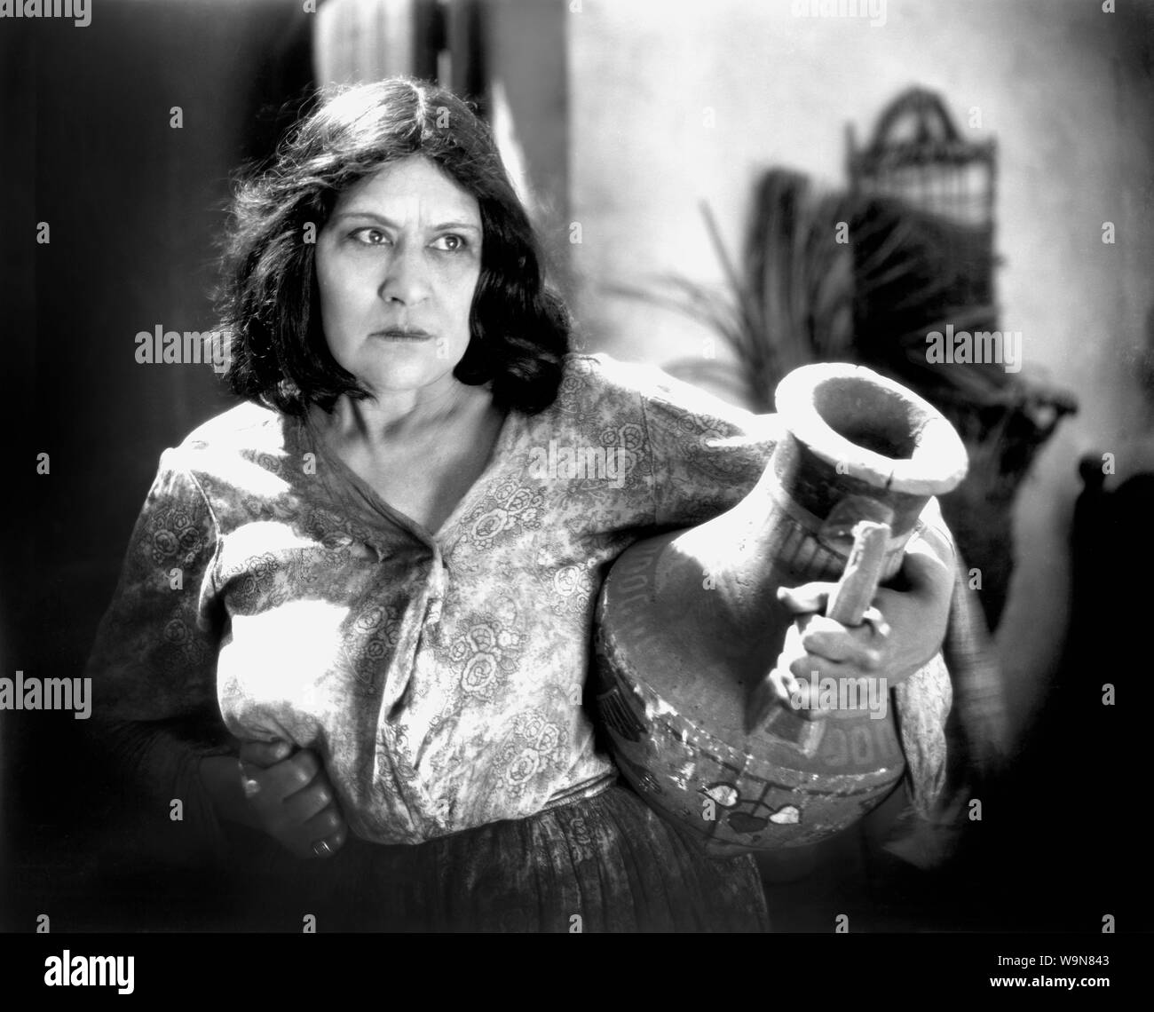 Inez Gomez, on-set of the Silent Film, 'The Temptress', MGM, 1926 Stock Photo