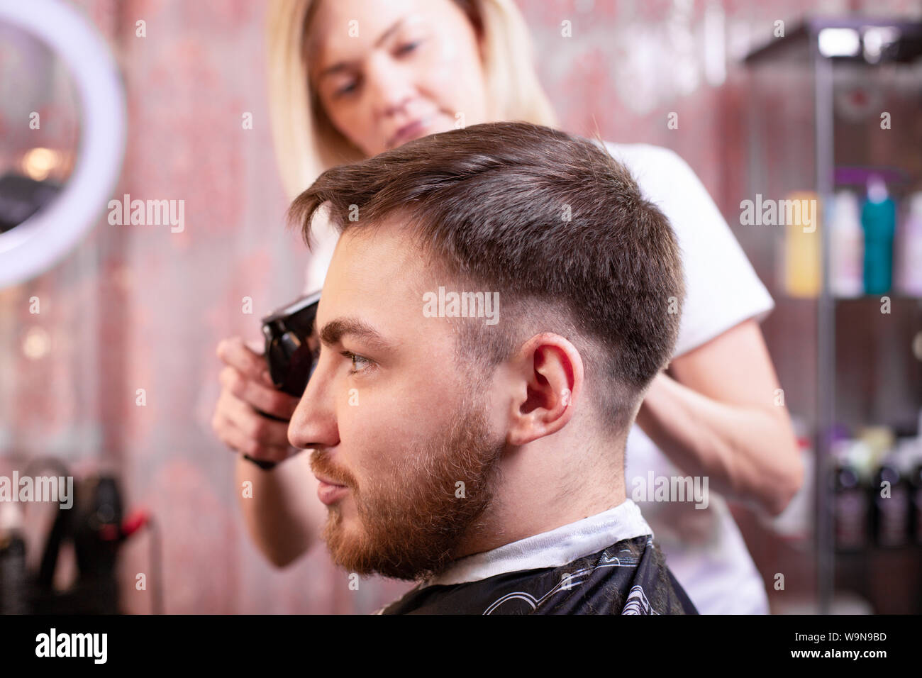 Haircut closeup. Hands holding a hair clipper. Barber, style creation, beauty. Beauty saloon Stock Photo - Alamy Haircut closeup. Hands holding a hair clipper. Barber, style creation, beauty. Beauty saloon Stock Photo - Alamy