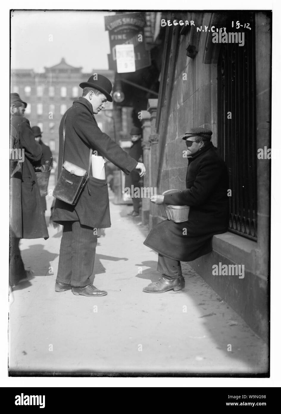 Beggar receiving money, New York City Stock Photo - Alamy