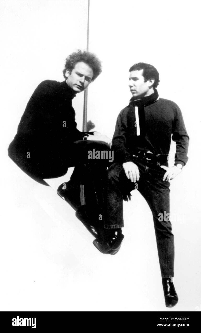 January 1, 1971, Los Angeles, California, USA: Simon and Garfunkel in 1971. Simon & Garfunkel is an American duo consisting of singer-songwriter PAUL SIMON and singer ART GARFUNKEL. The duo rose to fame in 1965, backed by the hit single ''The Sound of Silence''. Their music was featured in the landmark film The Graduate, propelling them further into the public consciousness. (Credit Image: © Globe Photos via ZUMA Wire) Stock Photo