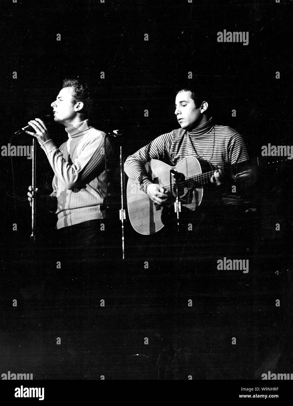 August 14, 1967, Los Angeles, California, USA: Simon and Garfunkel in 1967. Simon & Garfunkel is an American duo consisting of singer-songwriter PAUL SIMON and singer ART GARFUNKEL. The duo rose to fame in 1965, backed by the hit single ''The Sound of Silence''. Their music was featured in the landmark film The Graduate, propelling them further into the public consciousness. (Credit Image: © Globe Photos via ZUMA Wire) Stock Photo