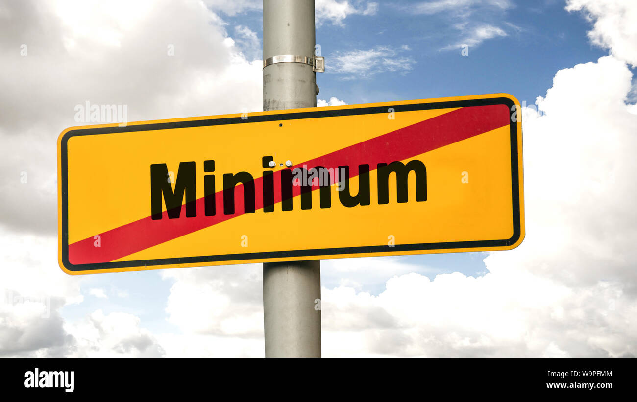Minimum Maximum Signs Street Sign the Direction Way to Maximum versus Minimum Stock Photo - Alamy