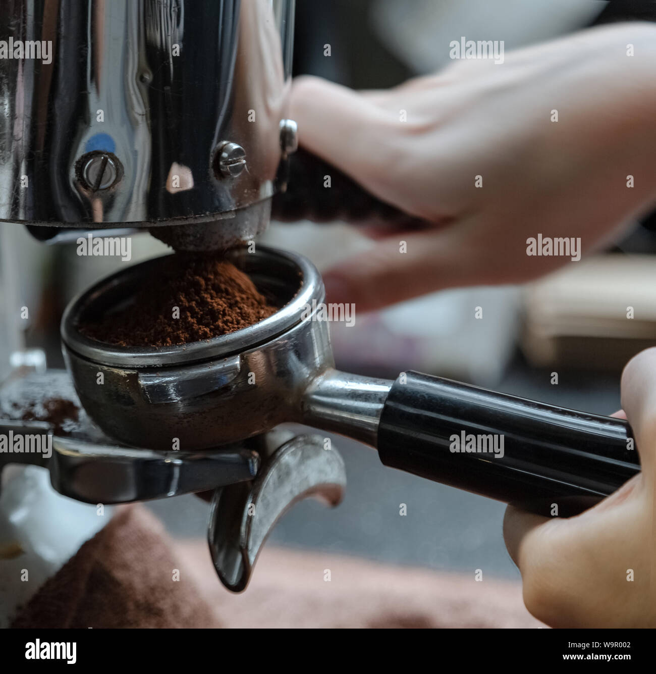 https://c8.alamy.com/comp/W9R002/manual-coffee-bean-grinder-ground-coffee-powder-with-both-hands-coffee-powder-is-in-the-handle-of-the-coffee-machine-W9R002.jpg