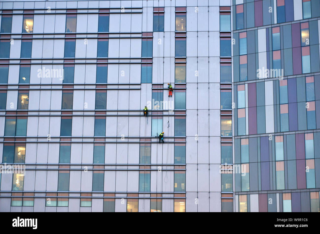Rope access window cleaning hires stock photography and images Alamy