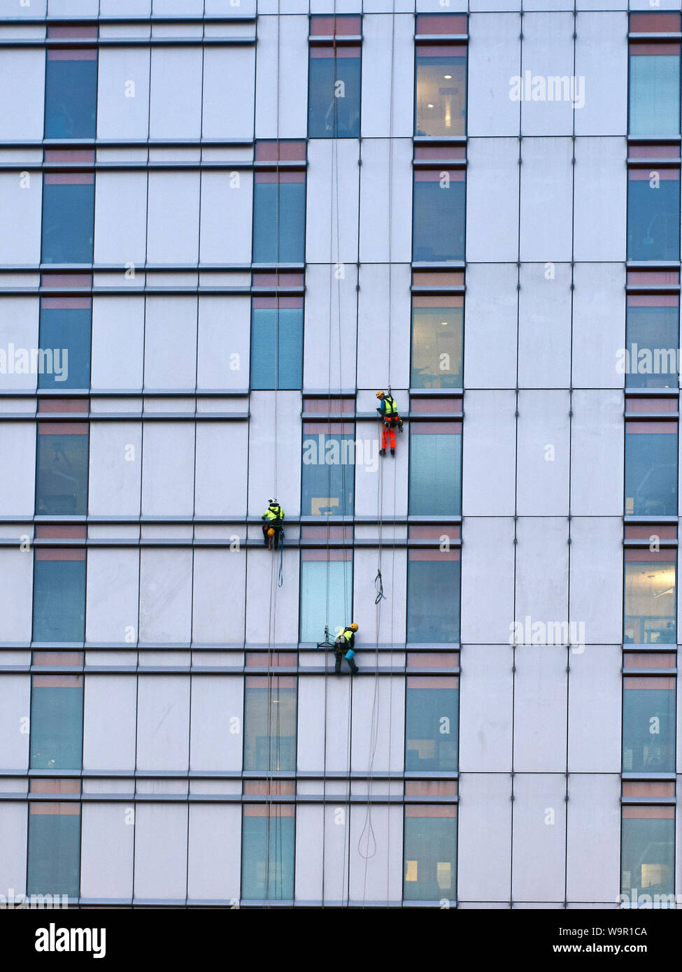 Rope access window cleaning hires stock photography and images Alamy