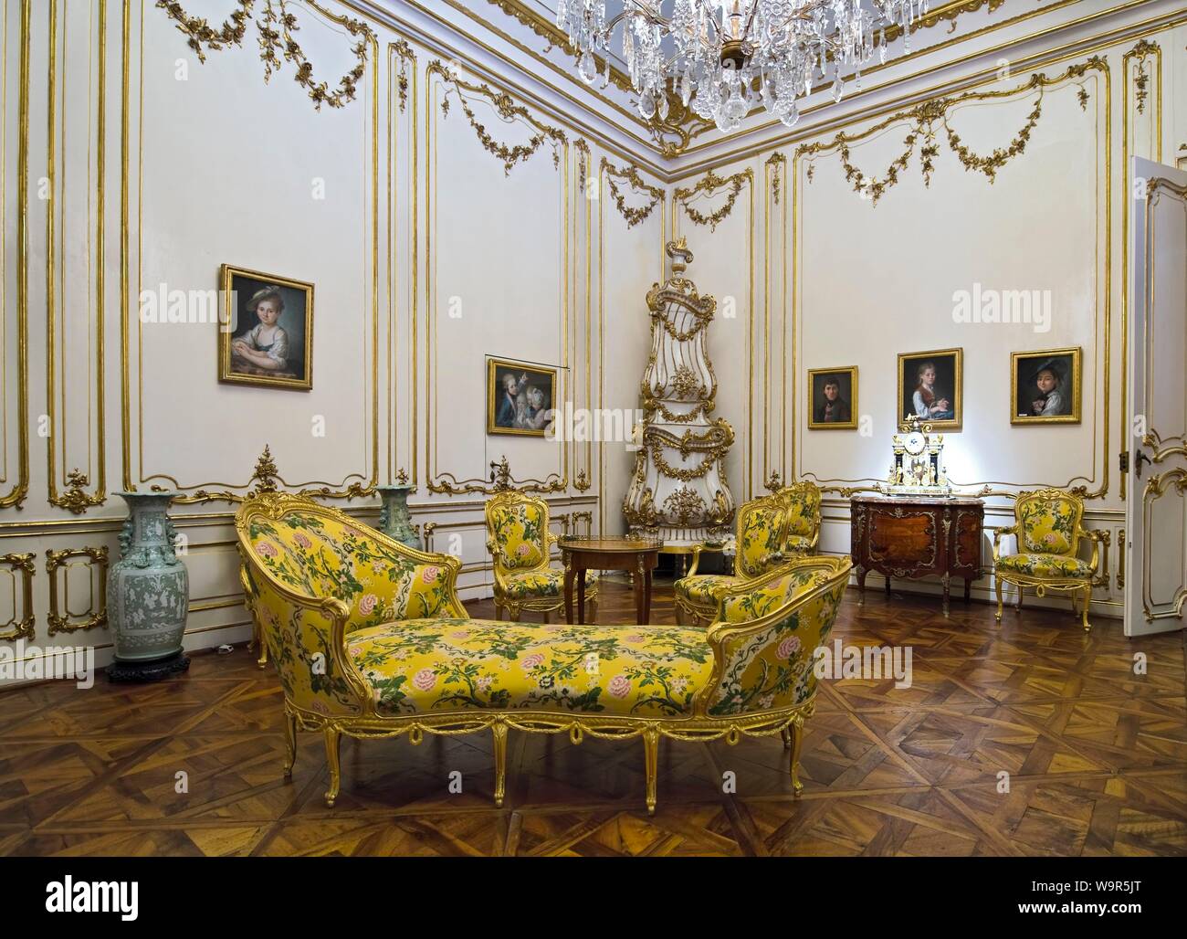 Yellow Salon, interior photo, Schonbrunn Palace, Vienna, Austria Stock Photo