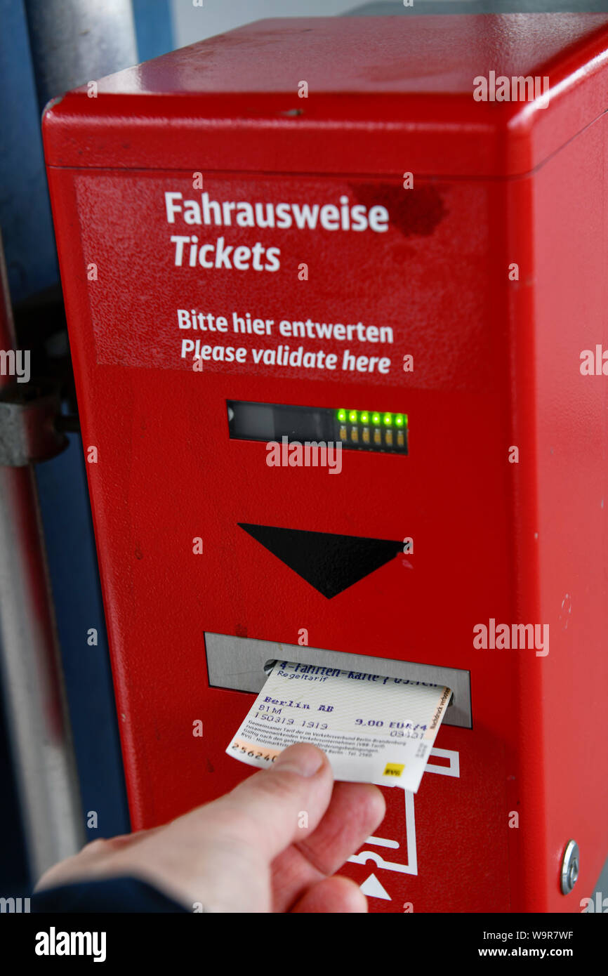 Ticketentwerter, S-Bahn, Berlin, Deutschland Stock Photo