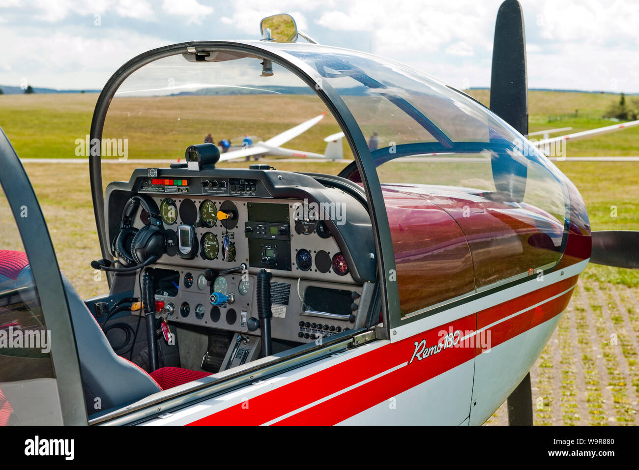 cockpit instruments, Robin Aircraft, DR 400-180R Remo, cranked wing configuration, Wasserkuppe airfield, Gersfeld, Fulda, Rhoen, Hesse, Germany Stock Photo