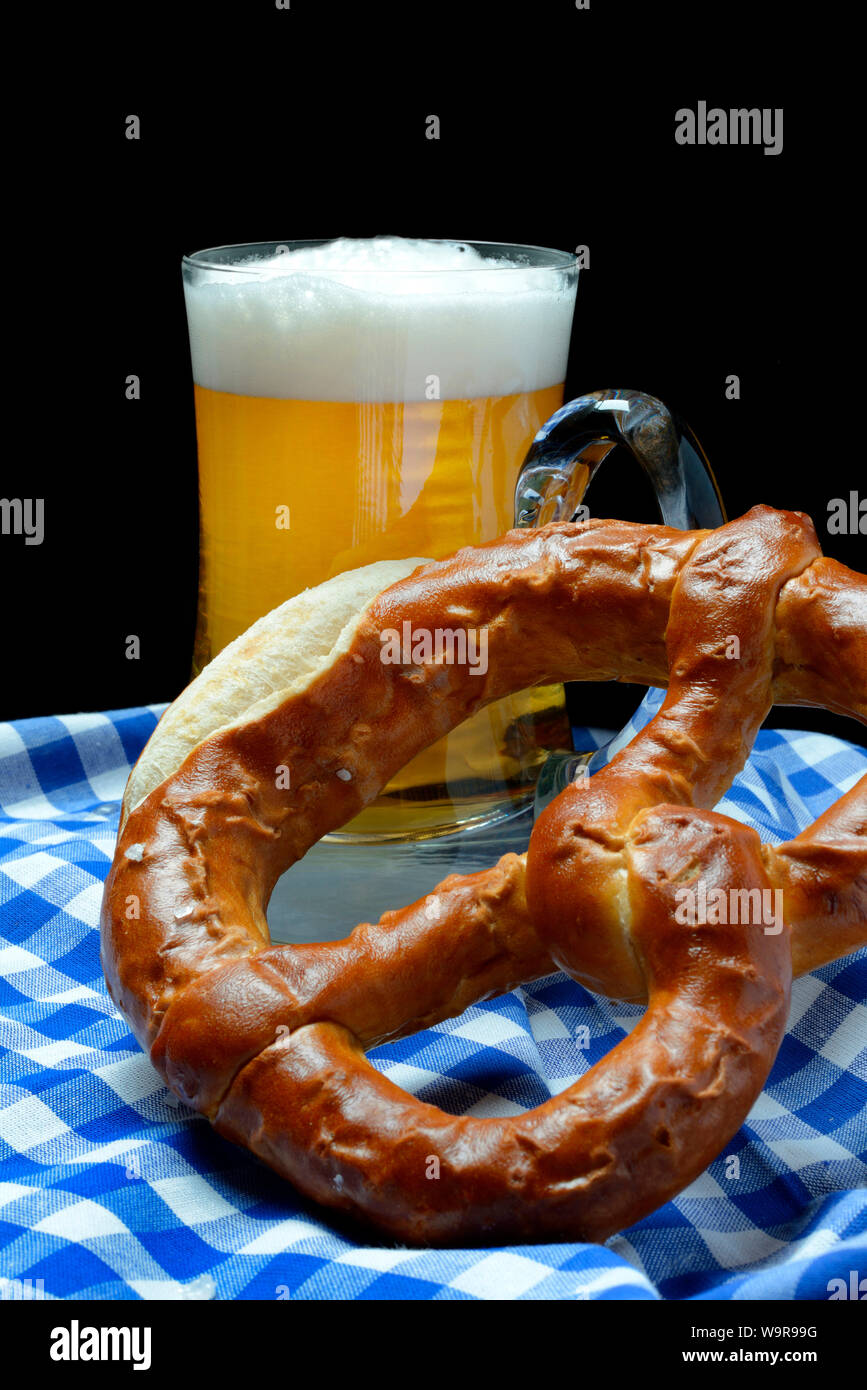 Brezel, Laugenbrezel und Glas Bier, Laugengebaeck Stock Photo