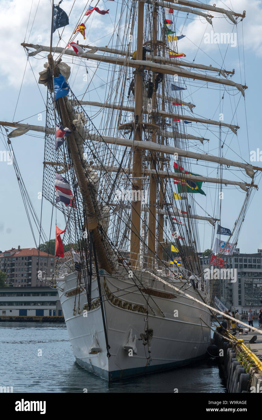 Tall ship flags hi-res stock photography and images - Alamy