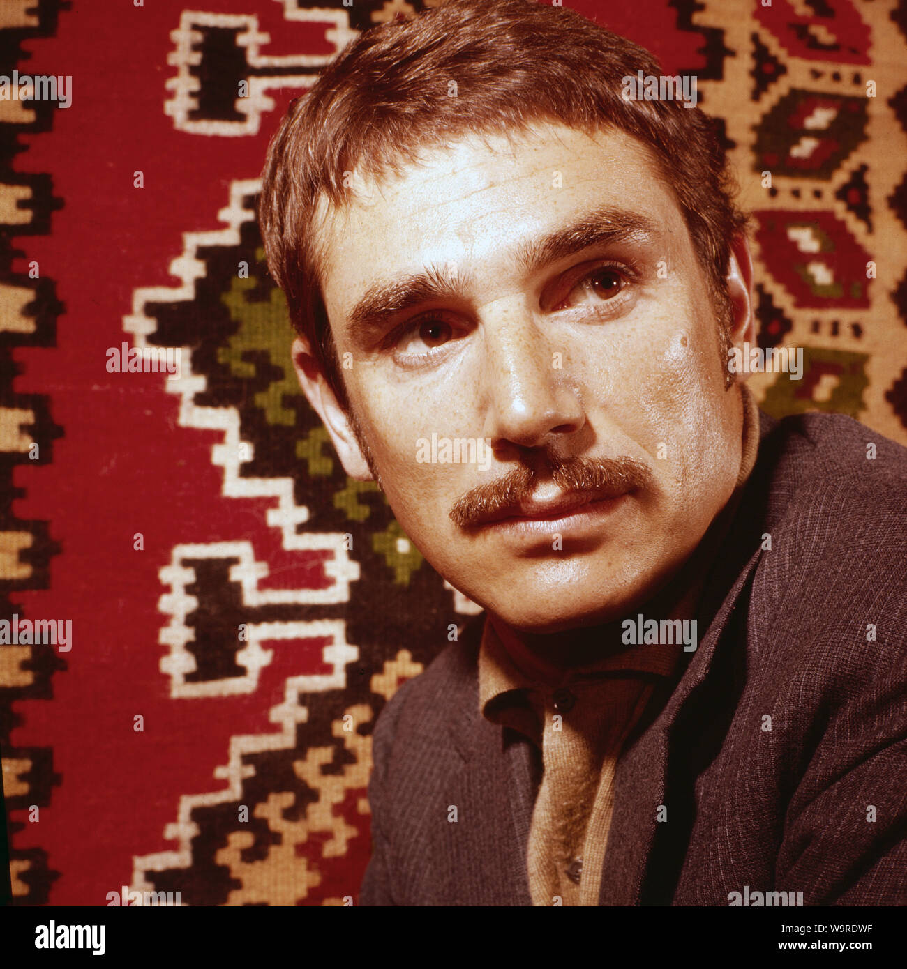 Robert Hossein Hi Res Stock Photography And Images Alamy