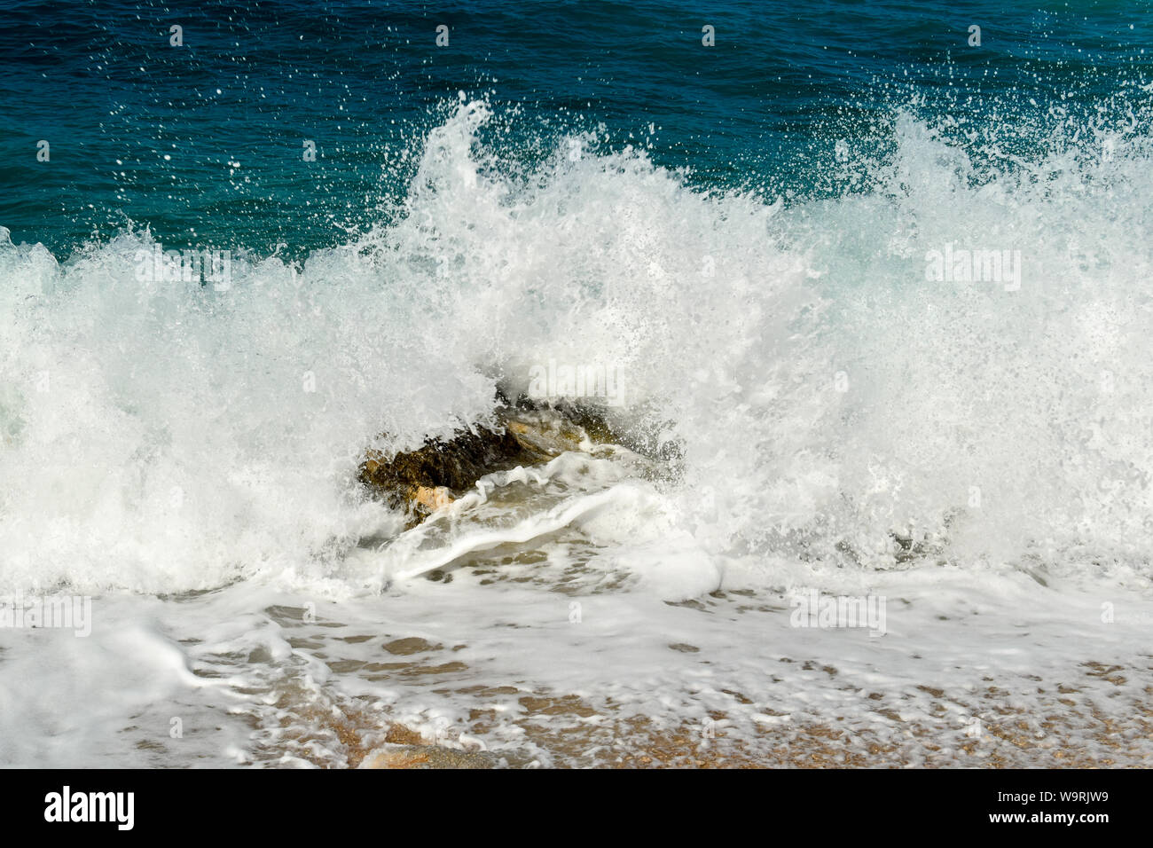 Seashore with splashing waves Stock Photo - Alamy