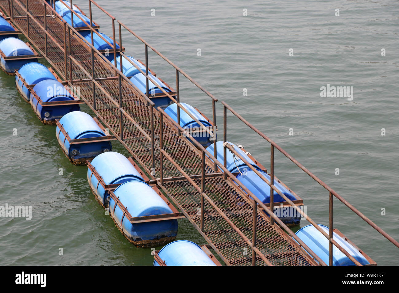 The walkway is a buoy-type bridge floating on the water surface Stock ...