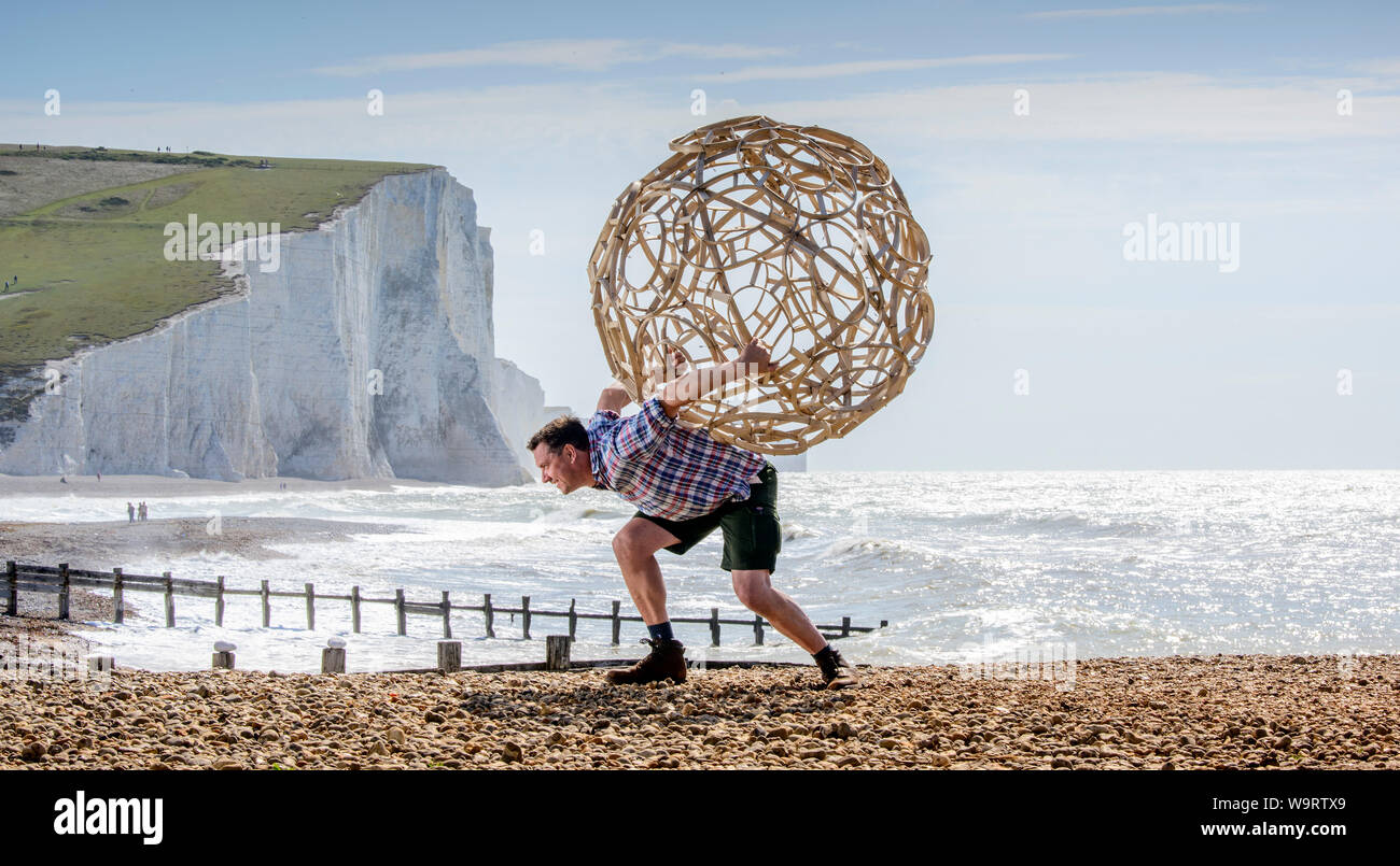 Cuckmere Haven, UK. 15 August, 2019. Artist Keith Pettit places the ...
