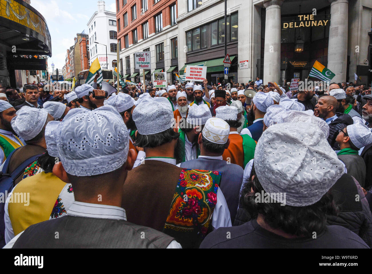 London, UK.  15 August 2019.  Muslim men join thousands of protesters, many waving Pakistani and Kashmiri flags, outside the Indian High Commission in Aldwych, on what they are calling Black Day, to stand in solidarity with the people of Kashmir.  Indian Prime Minister Narendra Modi delivered an Independence Day speech highlighting his decision to remove the special rights of Kashmir as an autonomous region. Credit: Stephen Chung / Alamy Live News Stock Photo