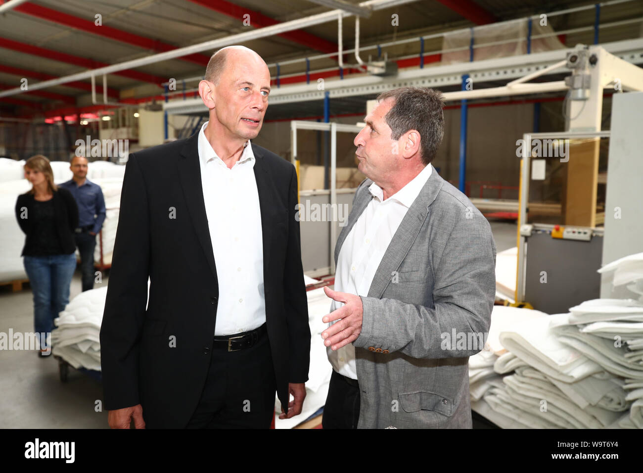 Weida, Germany. 15th Aug, 2019. Wolfgang Tiefensee (SPD, l), Thuringia's  Minister of Economic Affairs, visits the Breckle mattress plant and is  accompanied by Gerd Breckle, Managing Director of Breckle Matratzenwerk  Weida GmbH.