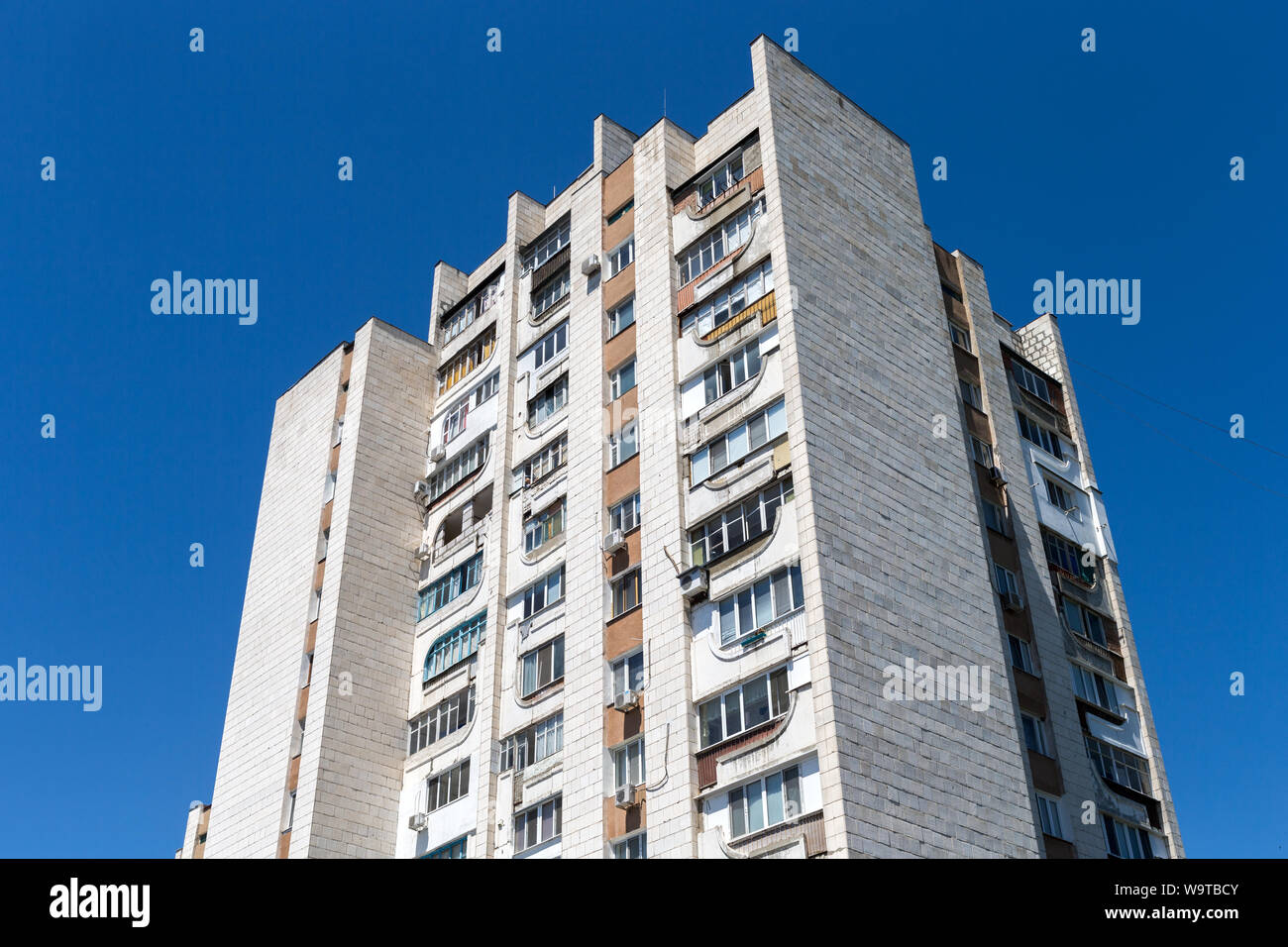 Tower block flats apartments hi-res stock photography and images - Alamy
