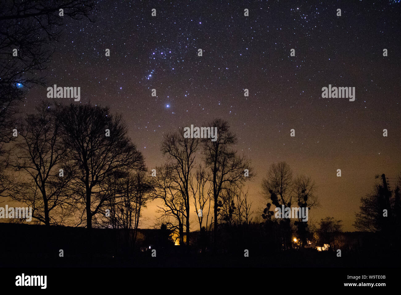 Starry night sky countryside hi-res stock photography and images - Alamy