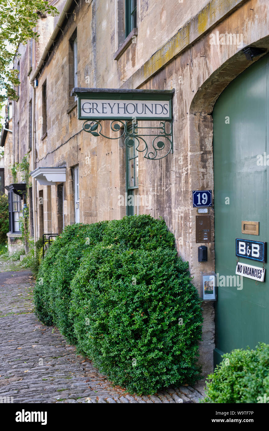 Cotswold stone houses in sheep street. Burford, Cotswolds, Oxfordshire
