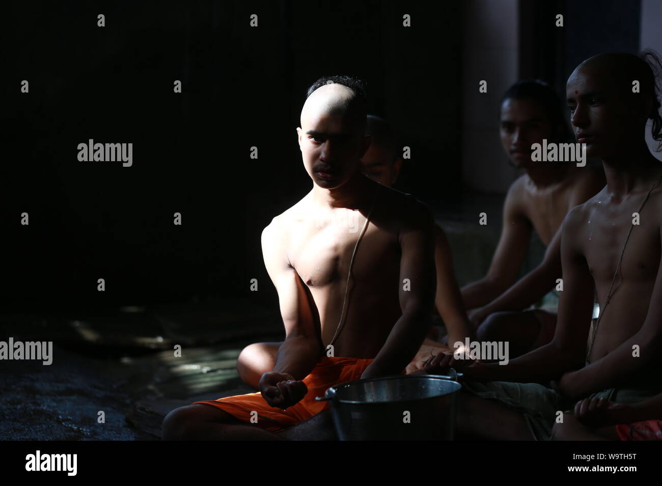 Kathmandu, Nepal.15 Aug, 2019. Young Nepalese Hindu priest owrship during the Janai Purnima Festival at Pashupatinath Temple. Sarita Khadka/Alamy Live News Stock Photo