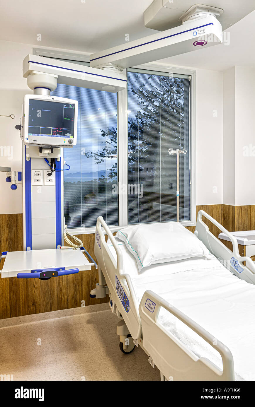 Intensive care unit hi-res stock photography and images - Page 3