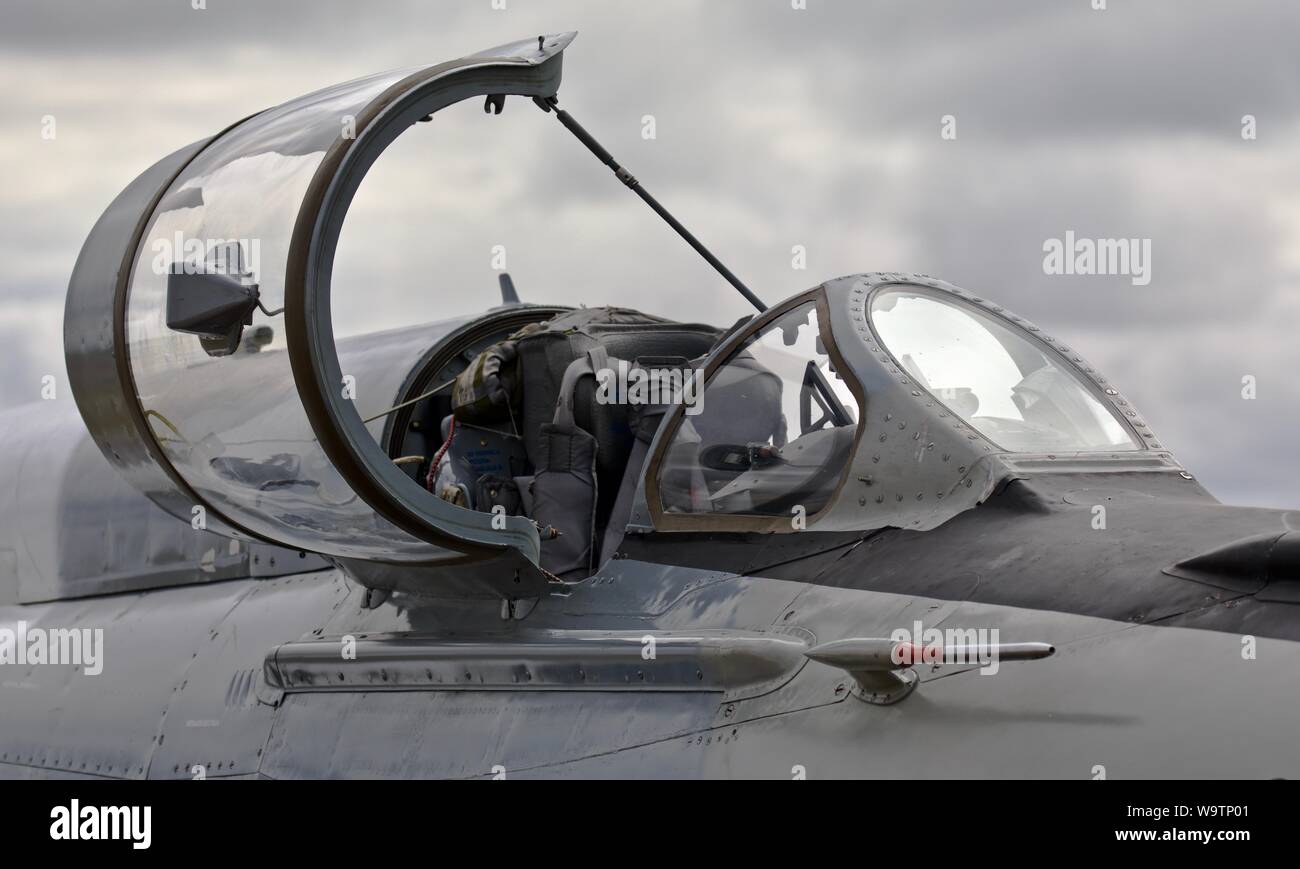 Cockpit canopy open hires stock photography and images Alamy